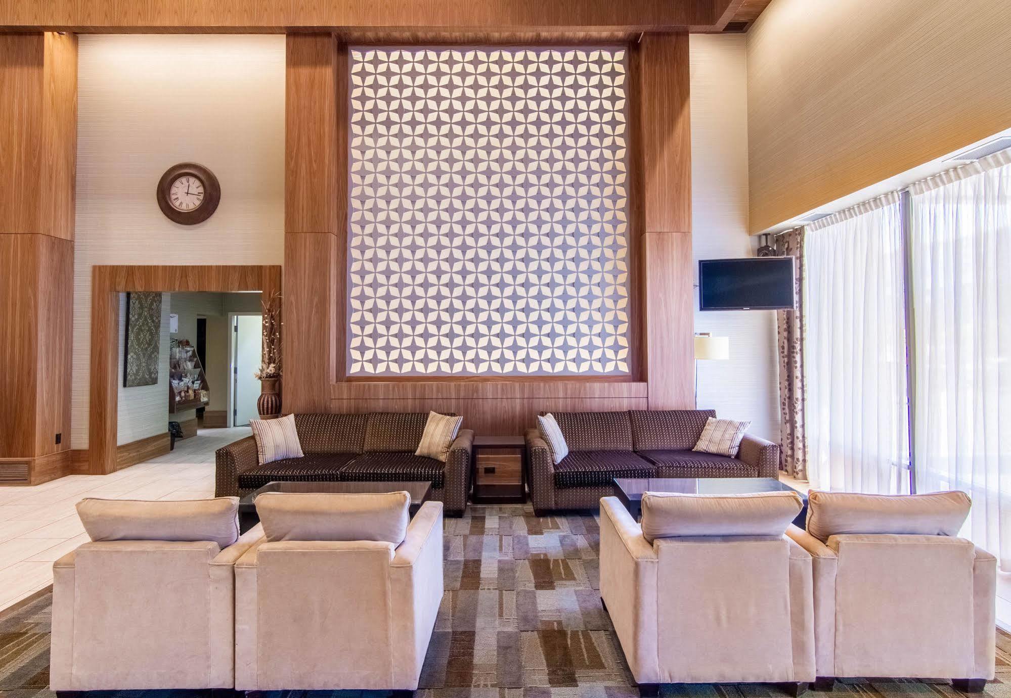 Coast & Conference Centre 4*